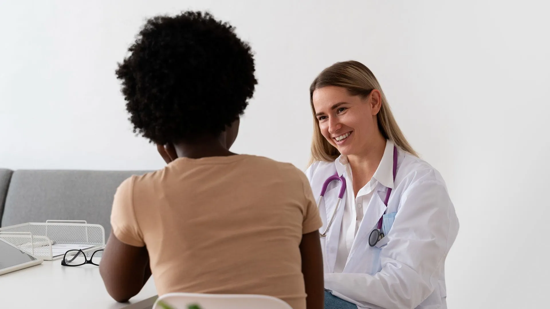 Ilustração do Artigo: Receita Saúde: o que muda para profissionais da saúde em 2025?