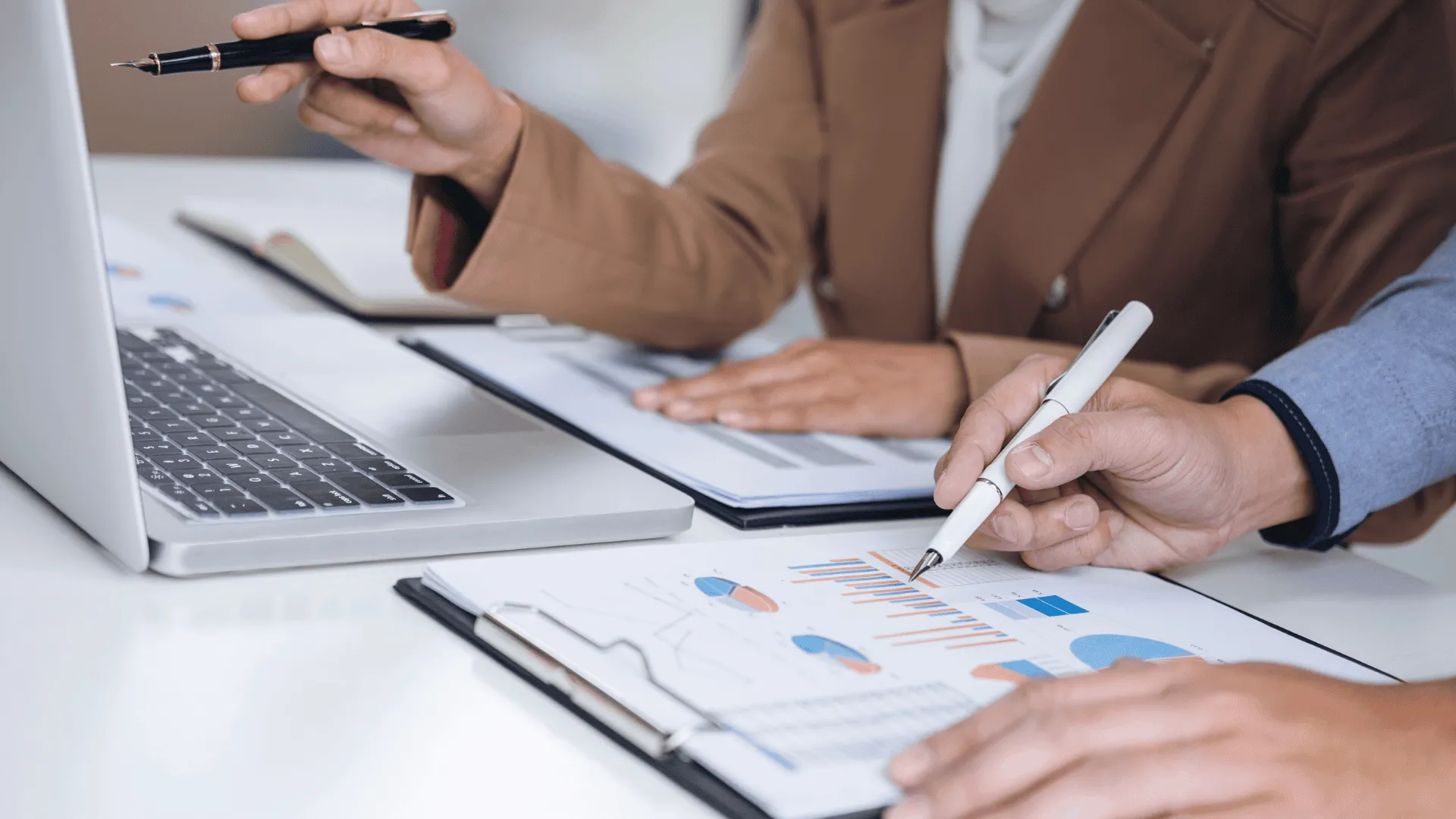 Ilustração do Artigo: Economia compartilhada e contabilidade: Desafios e oportunidades para pequenas empresas.