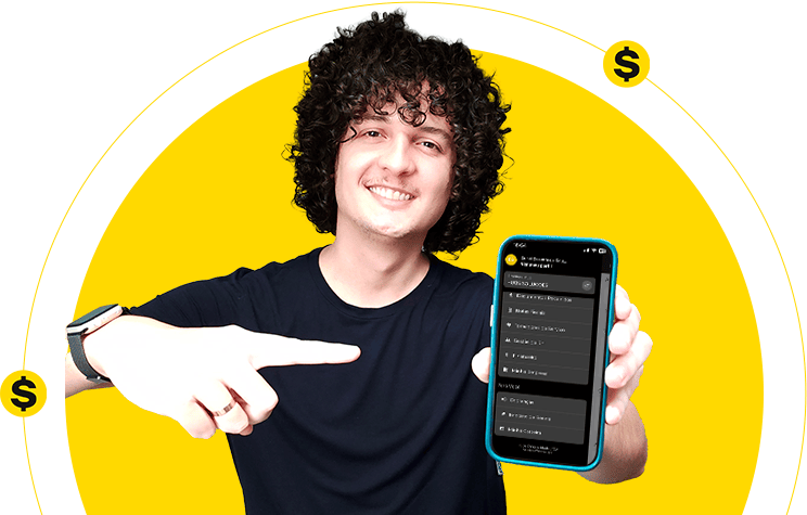 Imagem de uma pessoa sorrindo enquanto segura e aponta para um telefone com a logo da Hubs Contabilidade