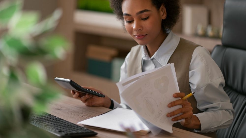 Ilustração do Artigo: Como calcular os novos impostos da Reforma Tributária na prática